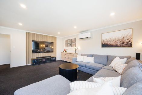 Photo of property in 9 Lorenzo Place, Kelvin Grove, Palmerston North, 4414