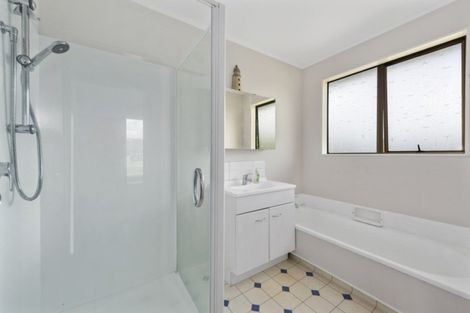 Photo of property in 24 Brightwater Crescent, Totara Park, Upper Hutt, 5018