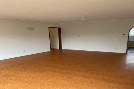 Photo of property in 17 Salamanca Road, Sunnynook, Auckland, 0620