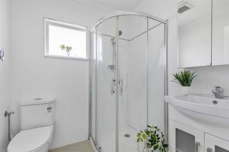 Photo of property in 2/16 Diana Drive, Glenfield, Auckland, 0627