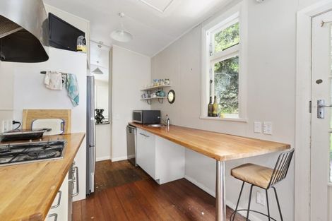 Photo of property in 108 Oriental Parade, Oriental Bay, Wellington, 6011