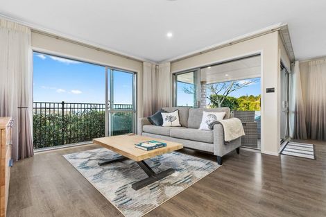 Photo of property in 69 Hillcrest Road, Hatfields Beach, Orewa, 0931