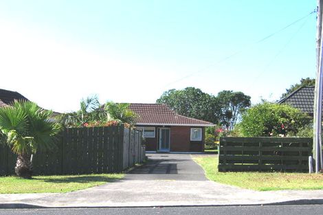 Photo of property in 1/23 Law Street, Torbay, Auckland, 0630