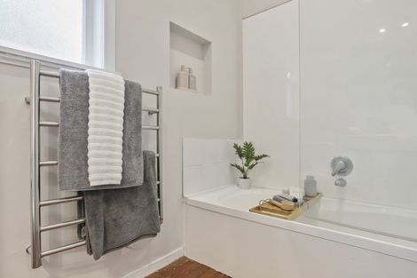 Photo of property in 90 Woodglen Road, Glen Eden, Auckland, 0602