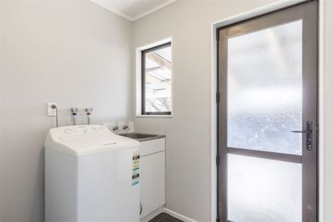 Photo of property in 6a Perrin Place, Kelvin Grove, Palmerston North, 4414