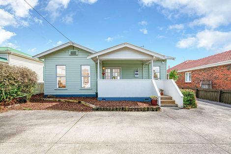 Photo of property in 71 Hutchinson Avenue, New Lynn, Auckland, 0600