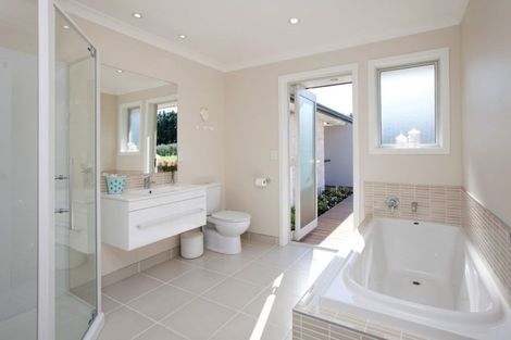 Photo of property in 728 Peak Road, Helensville, 0875