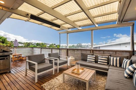 Photo of property in 124 Weatherly Road, Torbay, Auckland, 0630