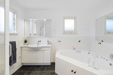 Photo of property in 64 Parkstone Avenue, Ilam, Christchurch, 8041