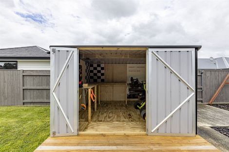 Photo of property in 23 Chestnut Close, Kelvin Grove, Palmerston North, 4414