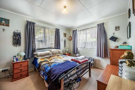Photo of property in 28 Tiroiti Grove, Stokes Valley, Lower Hutt, 5019