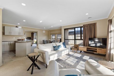 Photo of property in 8 Cleveland Heights, Kelvin Grove, Palmerston North, 4414