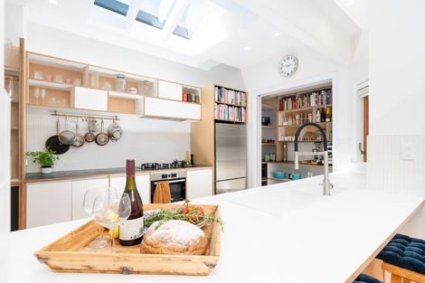 Photo of property in 16 Hawker Street, Mount Victoria, Wellington, 6011