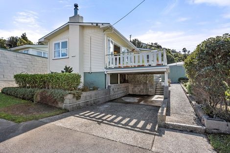 Photo of property in 4 Cotswold Crescent, Newlands, Wellington, 6037