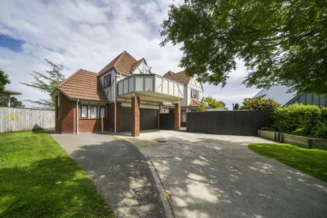 Photo of property in 21 Springdale Grove, Fitzherbert, Palmerston North, 4410