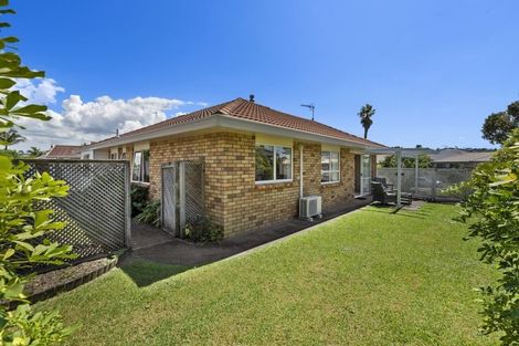 Photo of property in 196 Lakeside Drive, Orewa, 0931