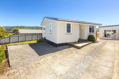 Photo of property in 11 Mount Marua Drive, Timberlea, Upper Hutt, 5018