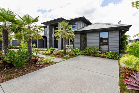 Photo of property in 13 Awatea Drive, Whitianga, 3510