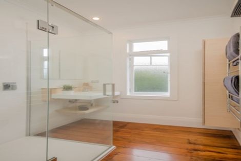 Photo of property in 82 Quadrant Road, Onehunga, Auckland, 1061