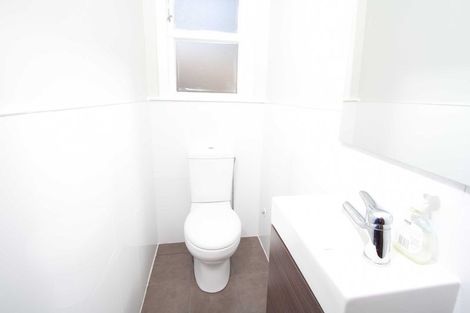 Photo of property in 22 Stewart Drive, Newlands, Wellington, 6037