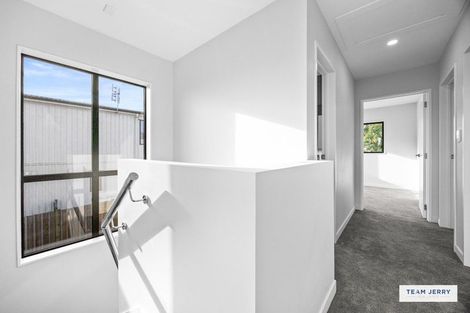 Photo of property in 40d Trentham Road, Papakura, 2110