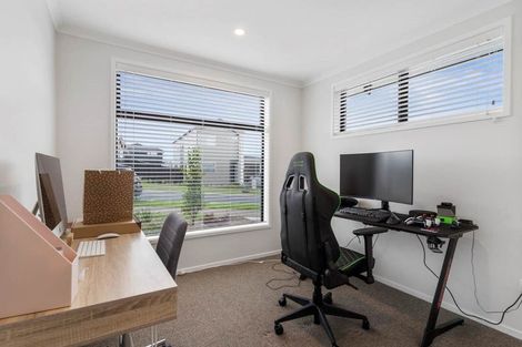 Photo of property in 2 Routeburn Lane, Karaka, 2124