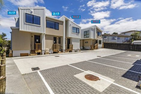Photo of property in 2/7 Cedar Heights Avenue, Massey, Auckland, 0614