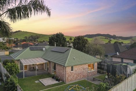 Photo of property in 2 Halyard Loop, Haruru, 0204