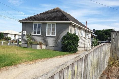 Photo of property in 28 Hadfield Street, Patea, 4520