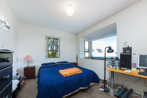 Photo of property in 2/10 Coroglen Avenue, Birkenhead, Auckland, 0626