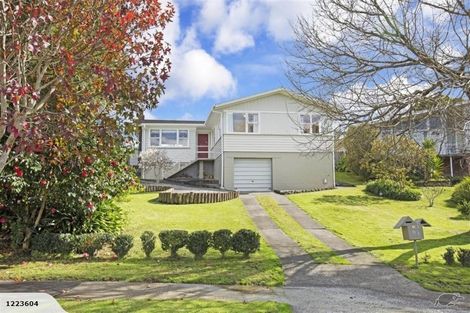 Photo of property in 63 Beechdale Crescent, Pakuranga Heights, Auckland, 2010