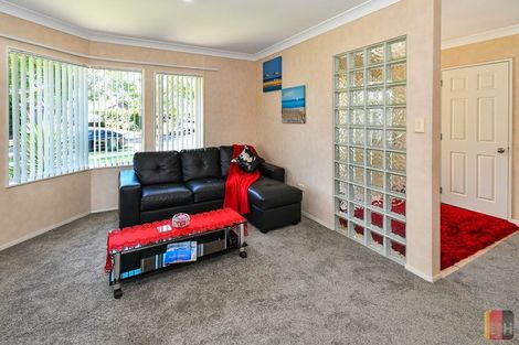 Photo of property in 1 Gairloch Place, Wattle Downs, Auckland, 2103