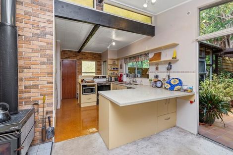 Photo of property in 30 Mountain Road, Henderson Valley, Auckland, 0612