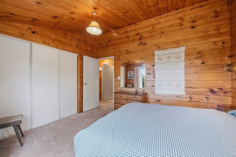 Photo of property in 4 Irwin Place, Kinloch, Taupo, 3377
