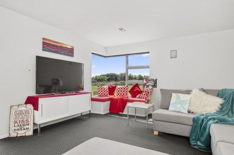 Photo of property in 115 Oriental Parade, Papamoa Beach, Papamoa, 3118