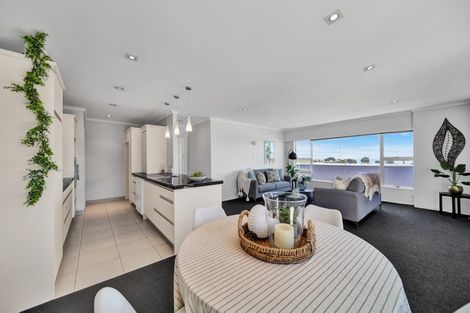 Photo of property in 75 Belt Road, New Plymouth, 4310