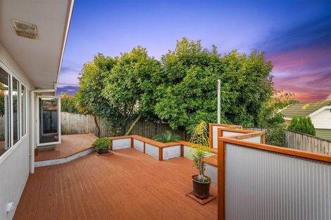 Photo of property in 13 Bridgehead Cove, West Harbour, Auckland, 0618