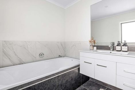 Photo of property in 3 Seafarer Crescent, Stanmore Bay, Whangaparaoa, 0932