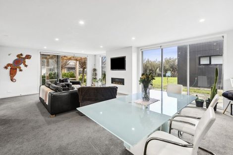 Photo of property in 15 Marbleleaf Lane, Albert Town, Wanaka, 9305