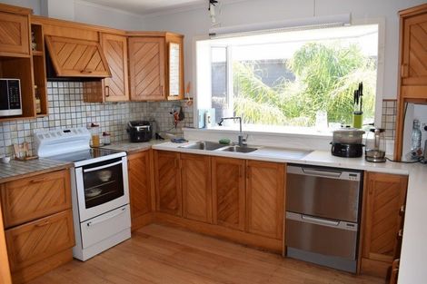 Photo of property in 13 Peter Terrace, Castor Bay, Auckland, 0620