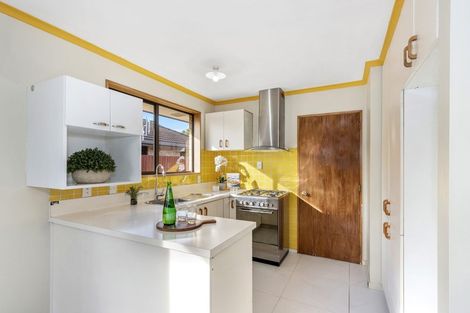 Photo of property in 8a Honeysuckle Place, Northcote, Christchurch, 8052