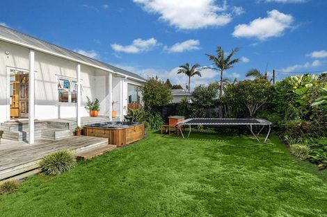 Photo of property in 19a Doment Crescent, Orewa, 0931