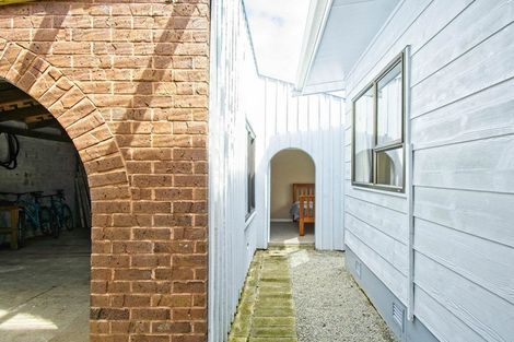 Photo of property in 10 Dillon Bell Road, Whataupoko, Gisborne, 4010