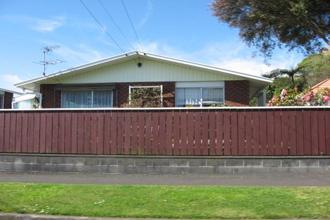 Photo of property in 2/3 Bideford Street, Brooklands, New Plymouth, 4310