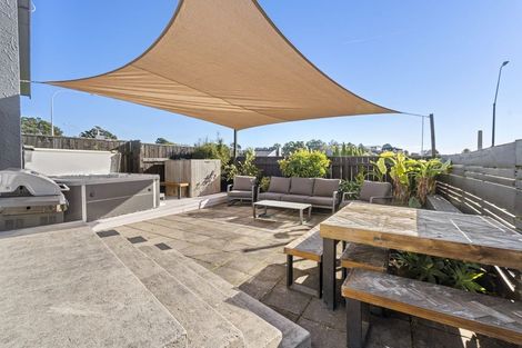 Photo of property in 97 South Road, Blagdon, New Plymouth, 4310