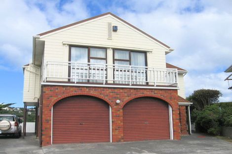 Photo of property in 32 Westview Grove, Miramar, Wellington, 6022