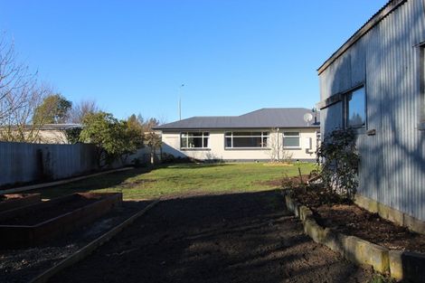 Photo of property in 30 Timaru Road, Waimate, 7924