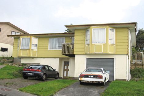 Photo of property in 13 Cheltenham Terrace, Newlands, Wellington, 6037