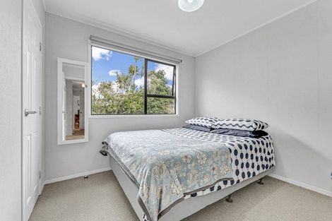 Photo of property in 18 Denver Avenue, Sunnyvale, Auckland, 0612