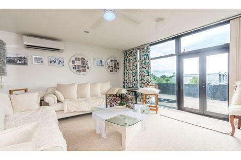 Photo of property in 10/80 Bruce Mclaren Road, Henderson, Auckland, 0612